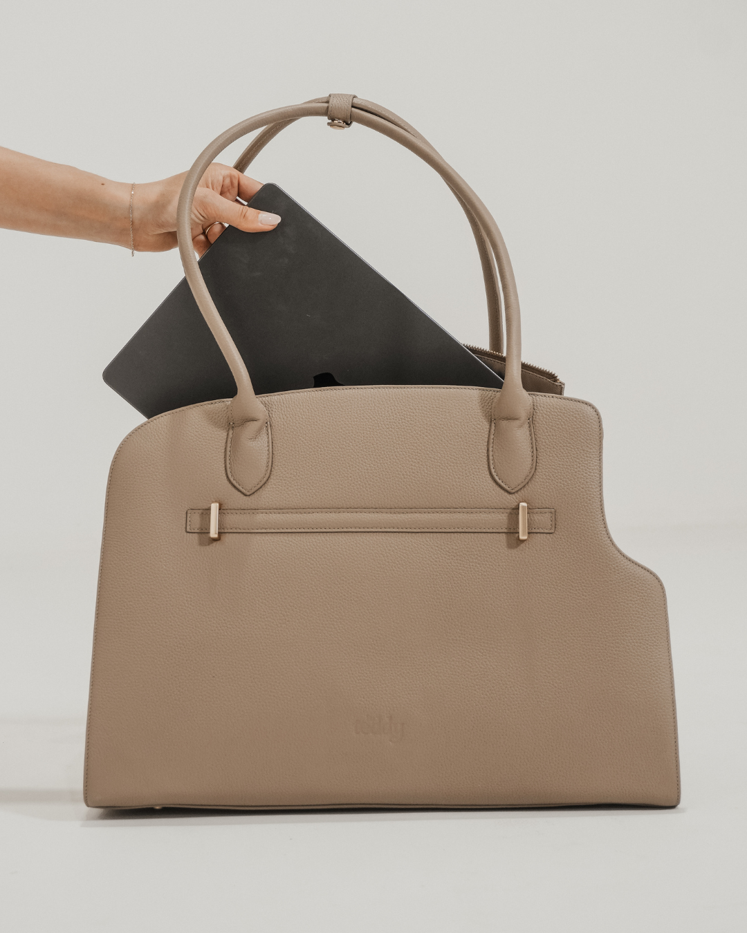 Hazelnut | The Studio Carrier